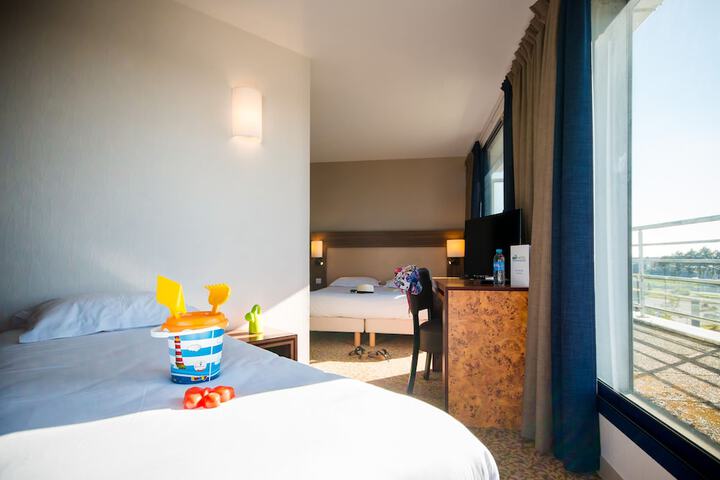 Room 3 of 40
