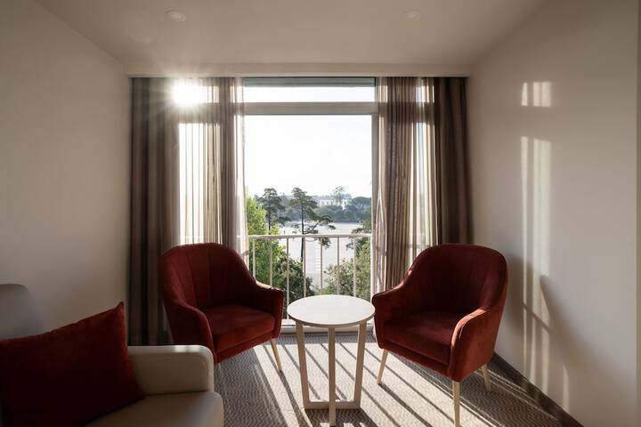 Room 40 of 73