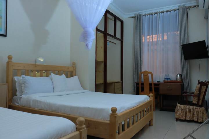 Room 35 of 182