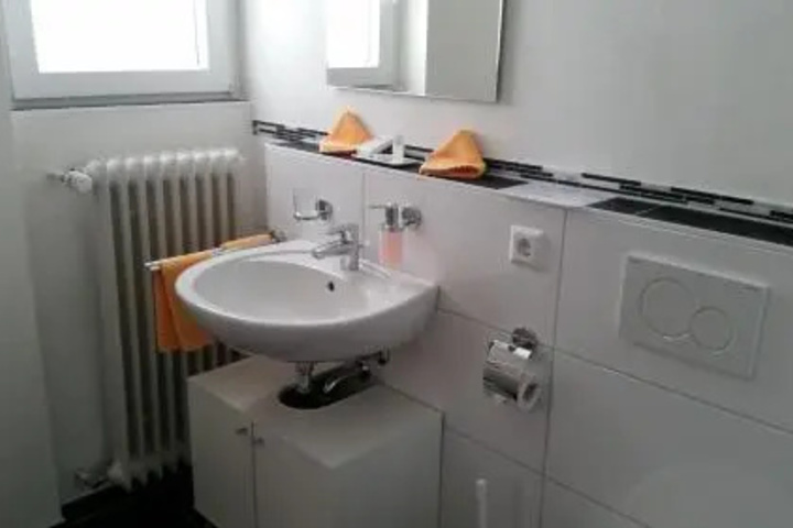 Room 7 of 16