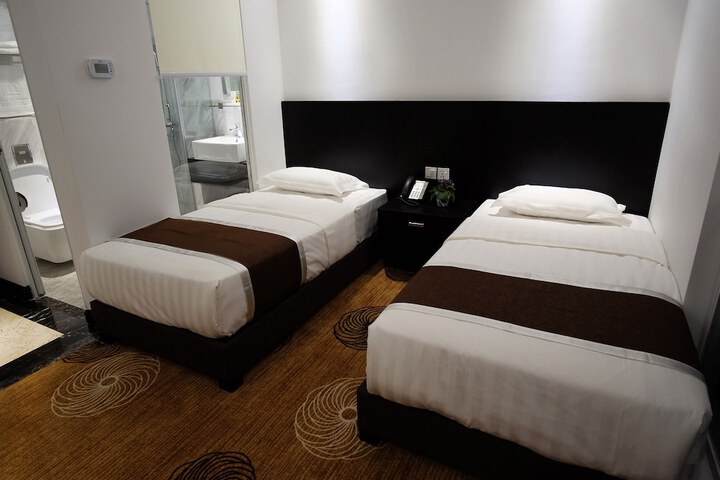 Room 9 of 46