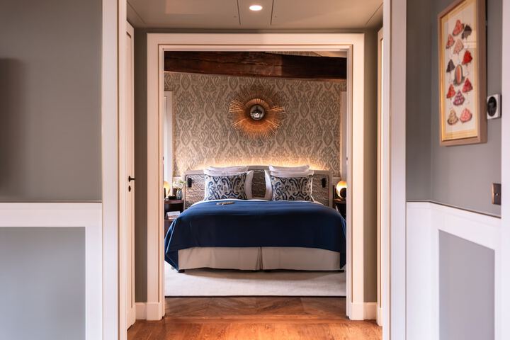 Room 16 of 53