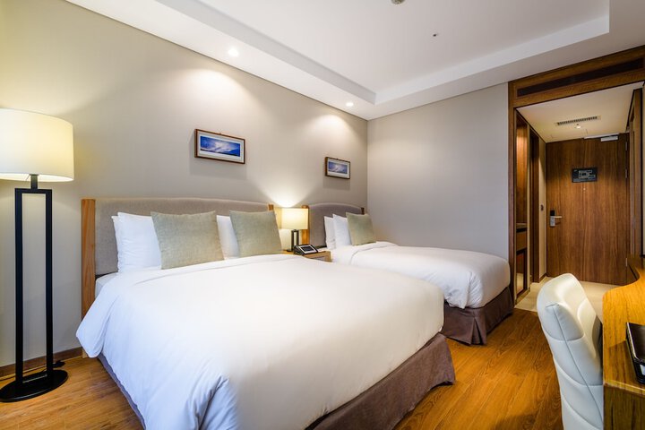 Room 5 of 98