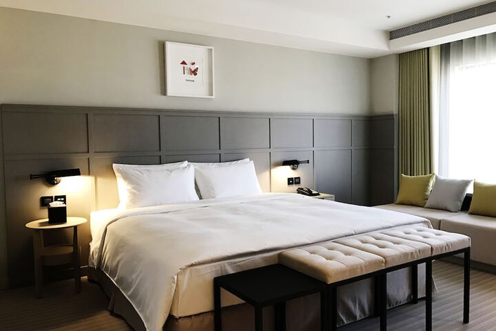 Room 10 of 83
