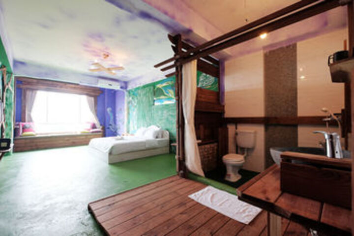 Room 16 of 36