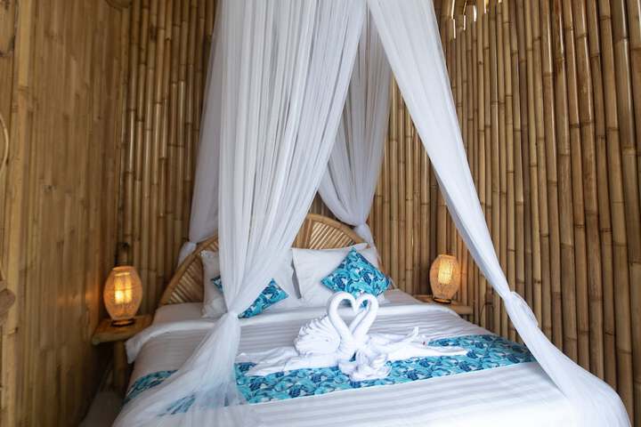 Room 4 of 33