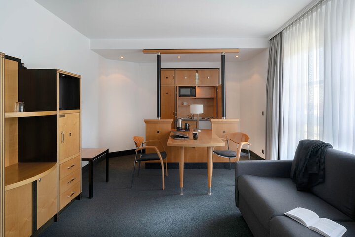 Room 32 of 102