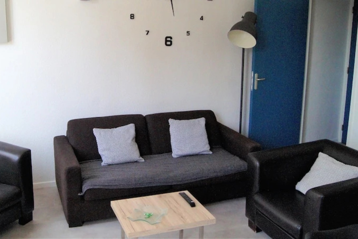 Room 10 of 12