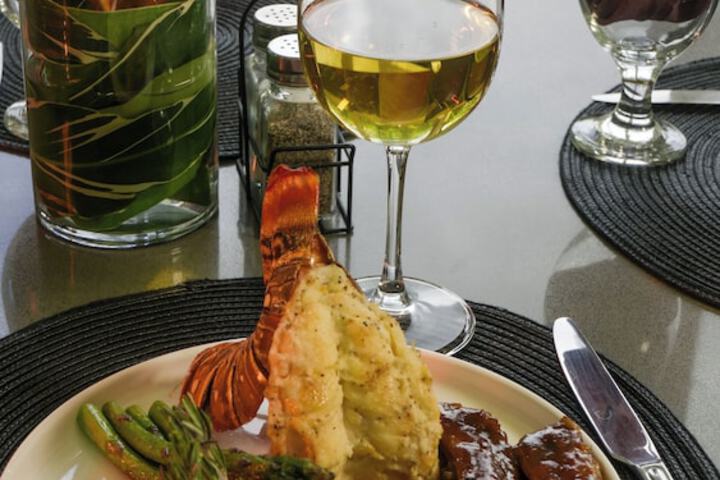 Dining 35 of 40