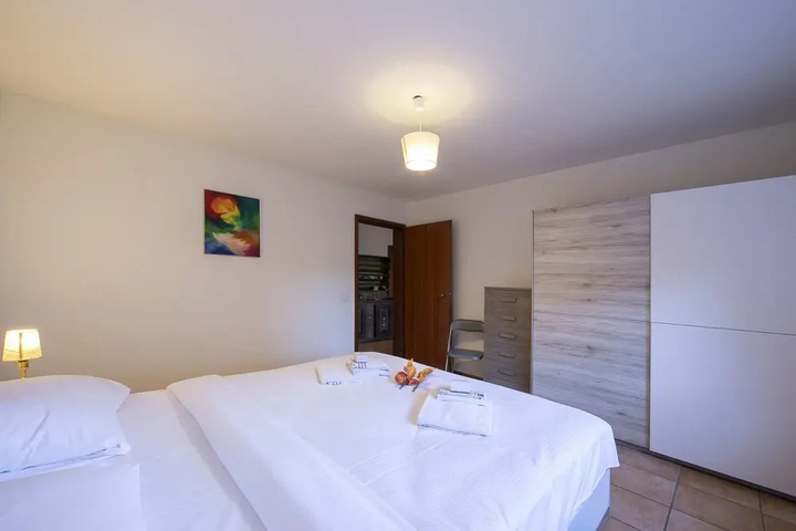 Room 2 of 16