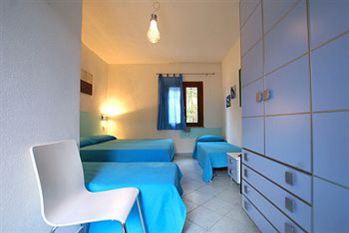 Room 6 of 16