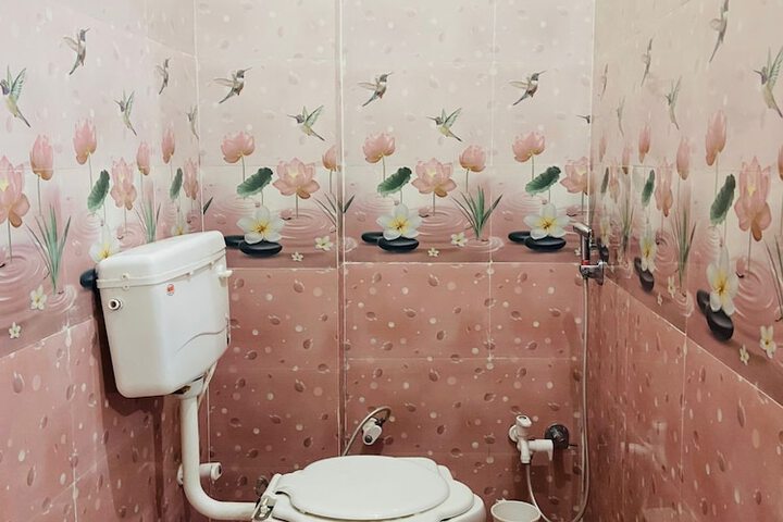 Room 10 of 12