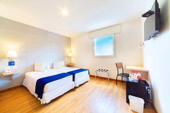 Room 8 of 44