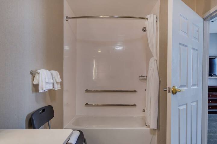 2 Queen Beds 1 Bedroom Suite (46 of 52)