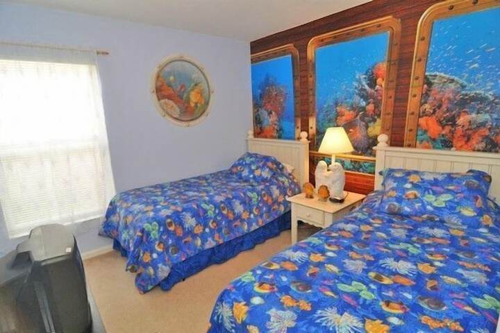 Room 6 of 25