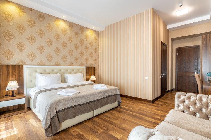 Room 8 of 52
