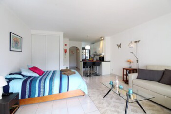 Room 6 of 15