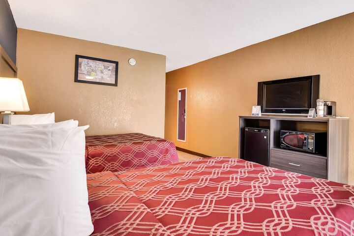 2 Double Beds (16 of 31)