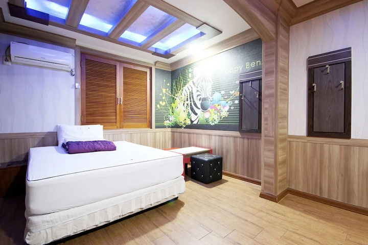 Room 2 of 4