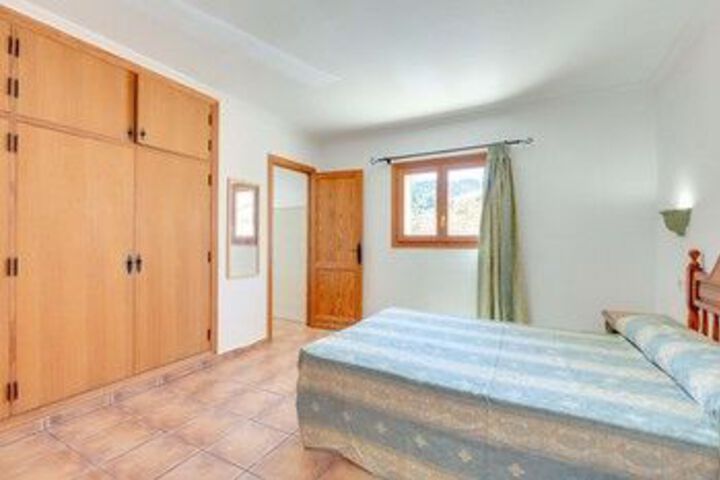 Room 10 of 27
