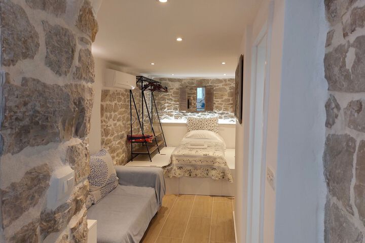 Room 14 of 32