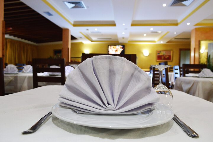 Dining 19 of 37