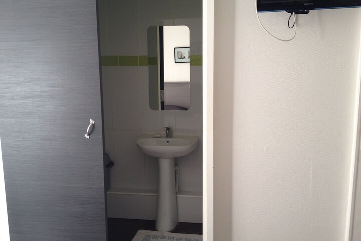 Room 33 of 38