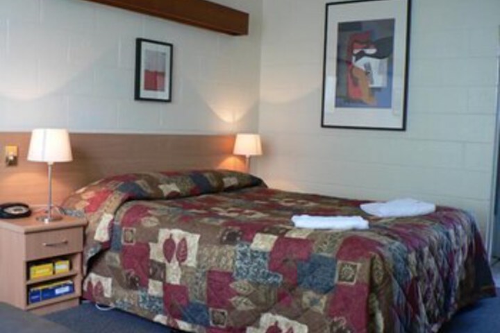 Room 7 of 18