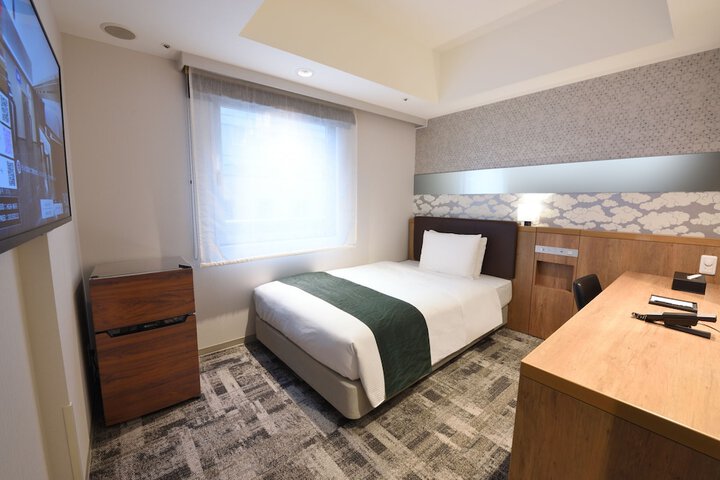 Room 12 of 36
