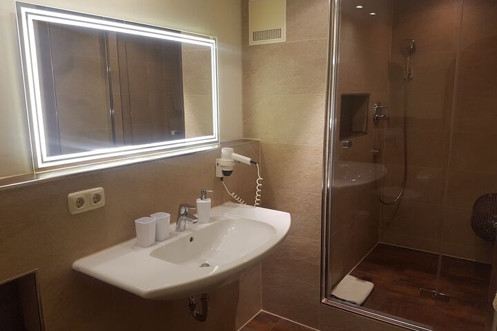 Room 14 of 29