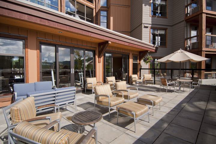 Sundeck 28 of 37