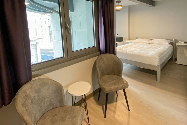 Room 8 of 20