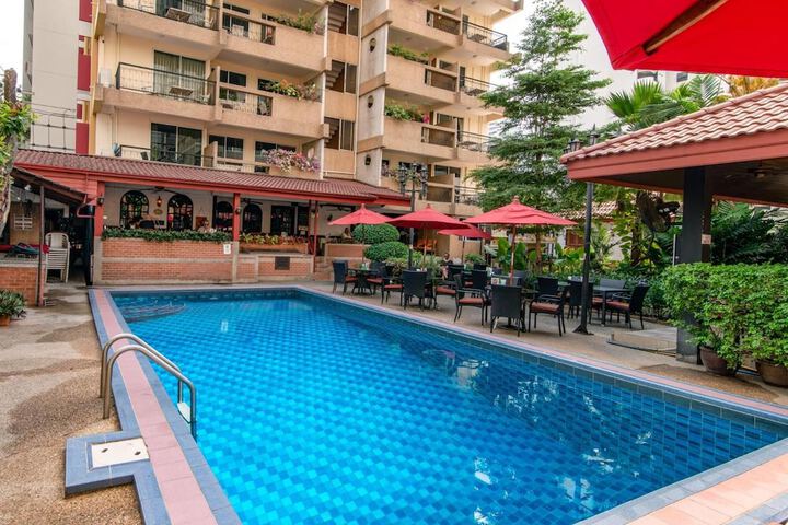 Hotel with Pool