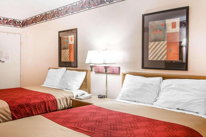 2 Double Beds (7 of 10)