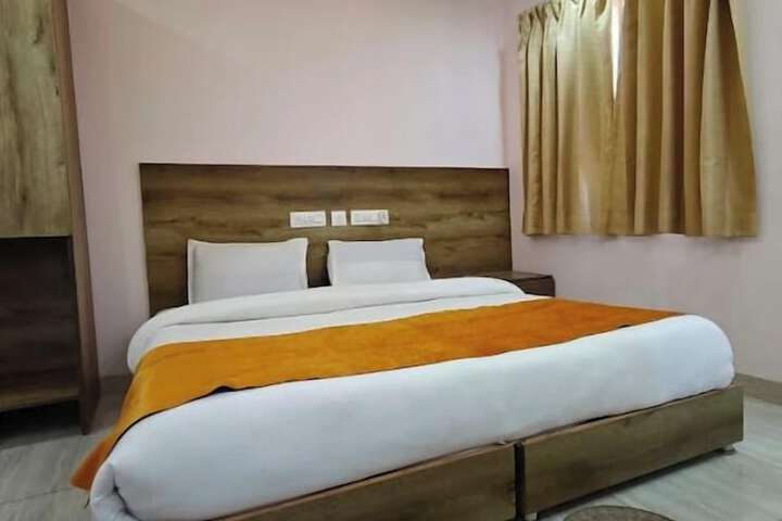 Room 13 of 38