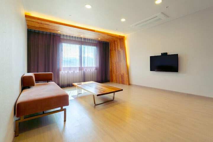 Room 28 of 45