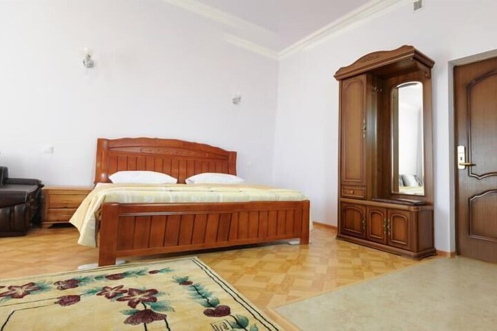 Room 5 of 123