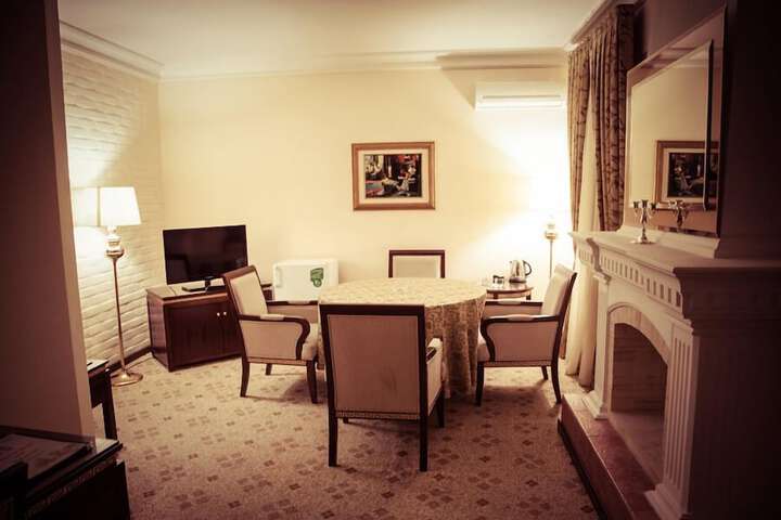 Lounge 42 of 66
