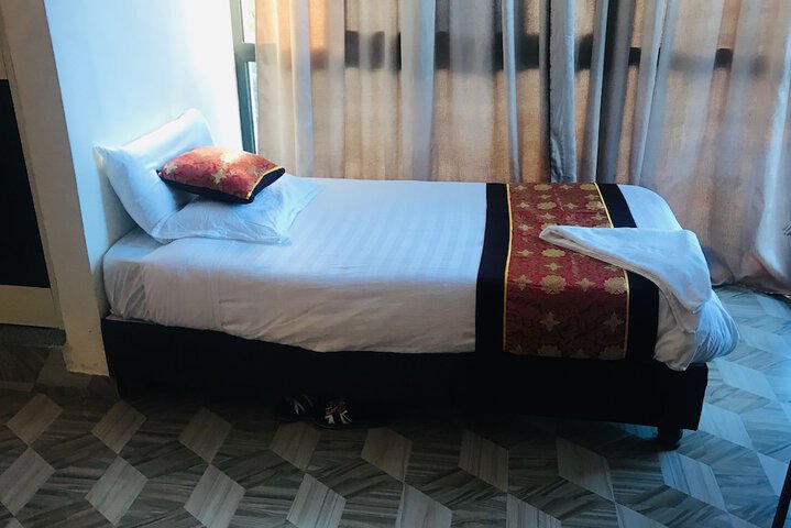 Room 4 of 18