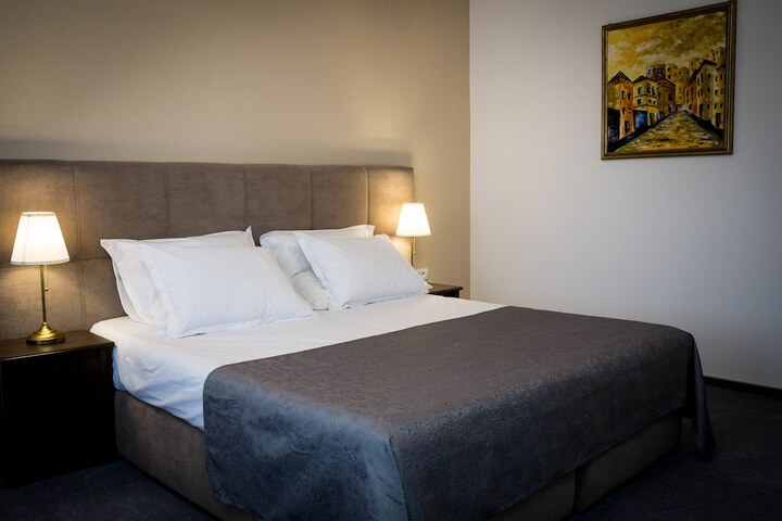 Room 10 of 47