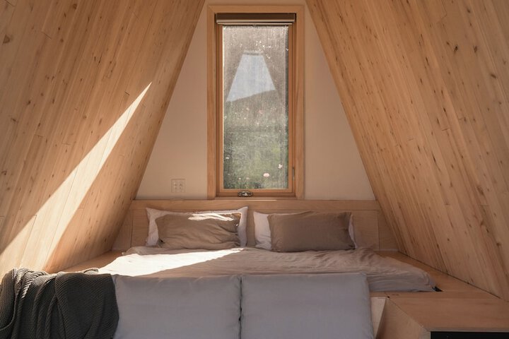 Room 2 of 32