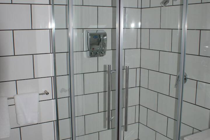 Room 80 of 100