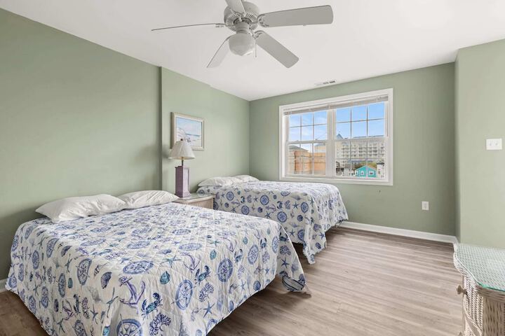 Room 4 of 9