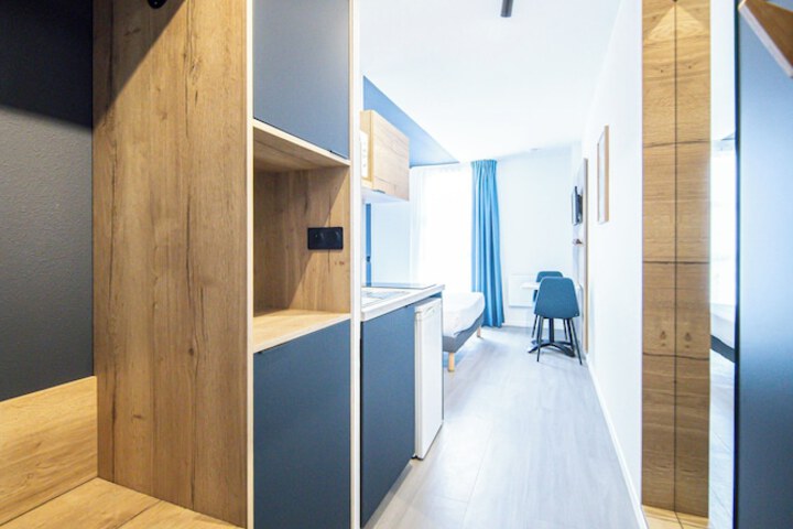 Room 7 of 42