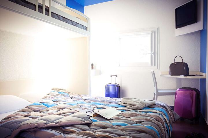 Room 17 of 38