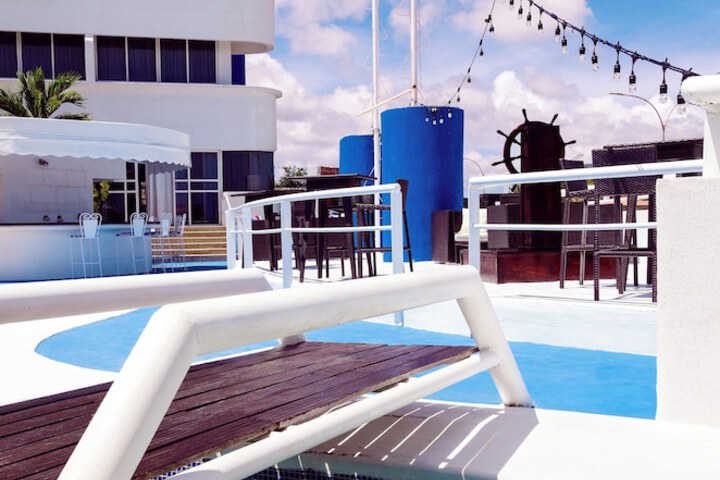 Pool 25 of 77