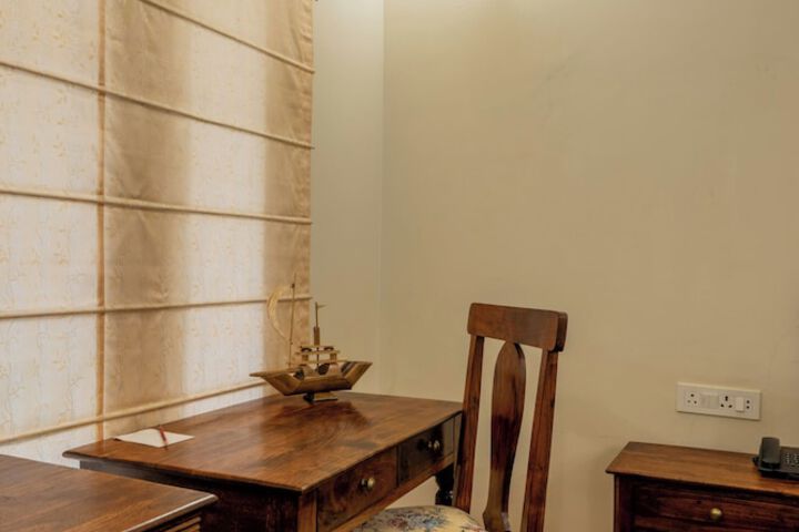 Room 9 of 33