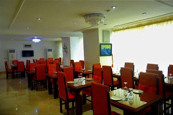 Dining 6 of 11