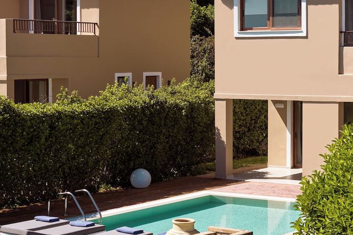 Hotel Pool