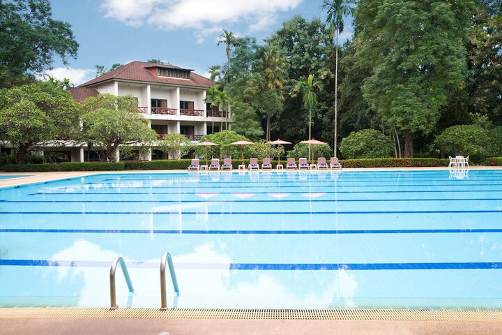Hotel Pool